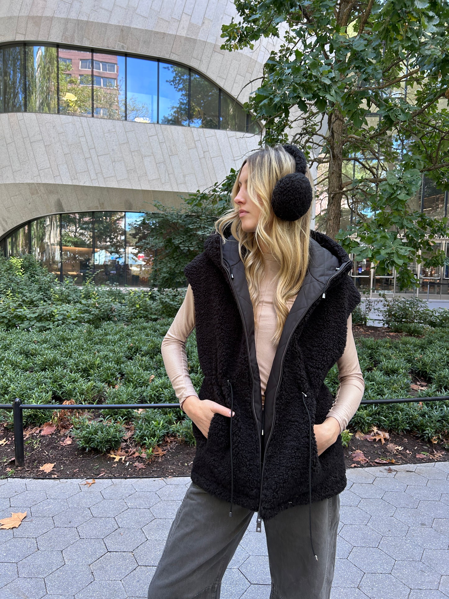 The Stowe Earmuffs- Black