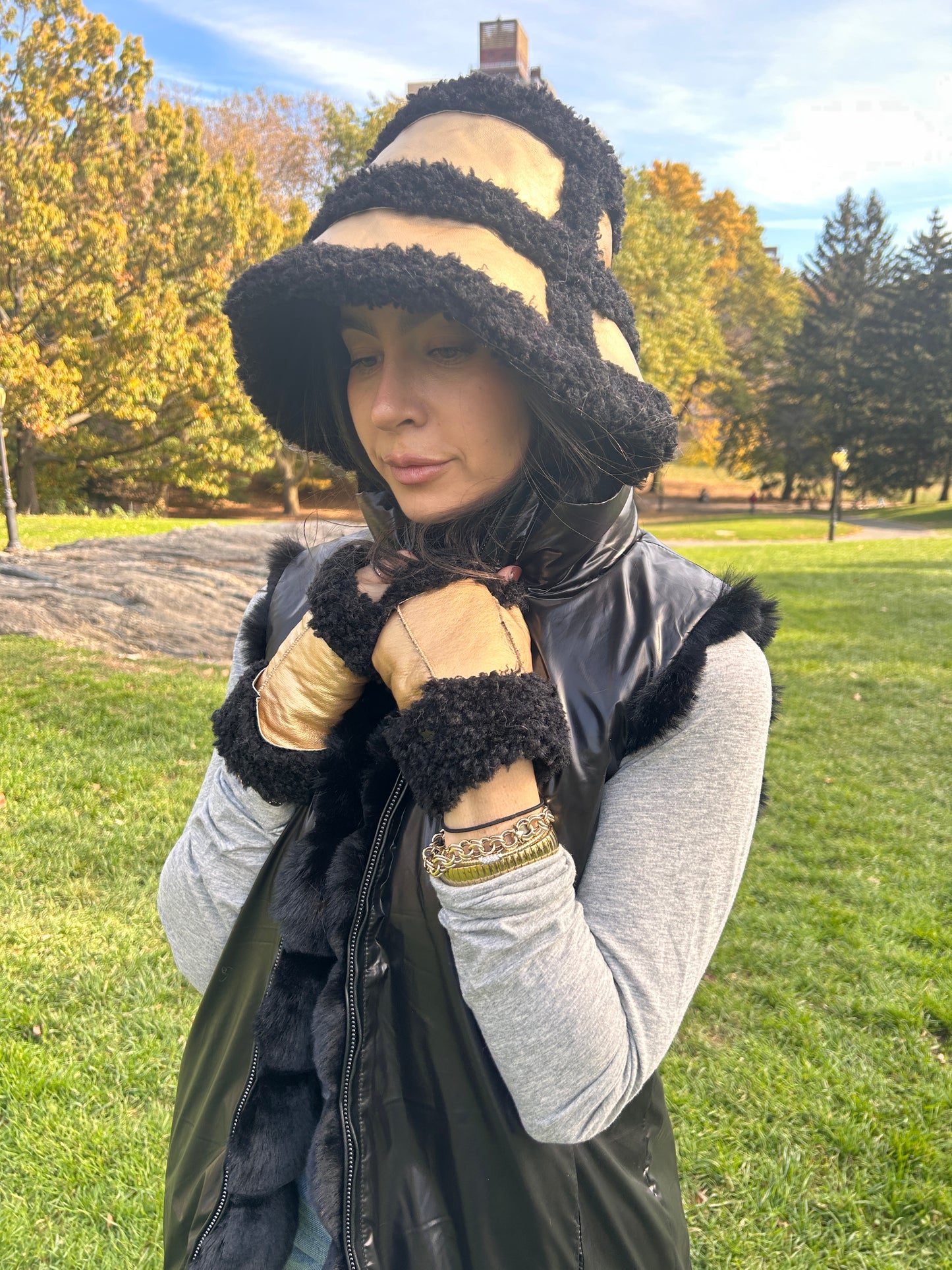 The Sedgwick Mittens Gold