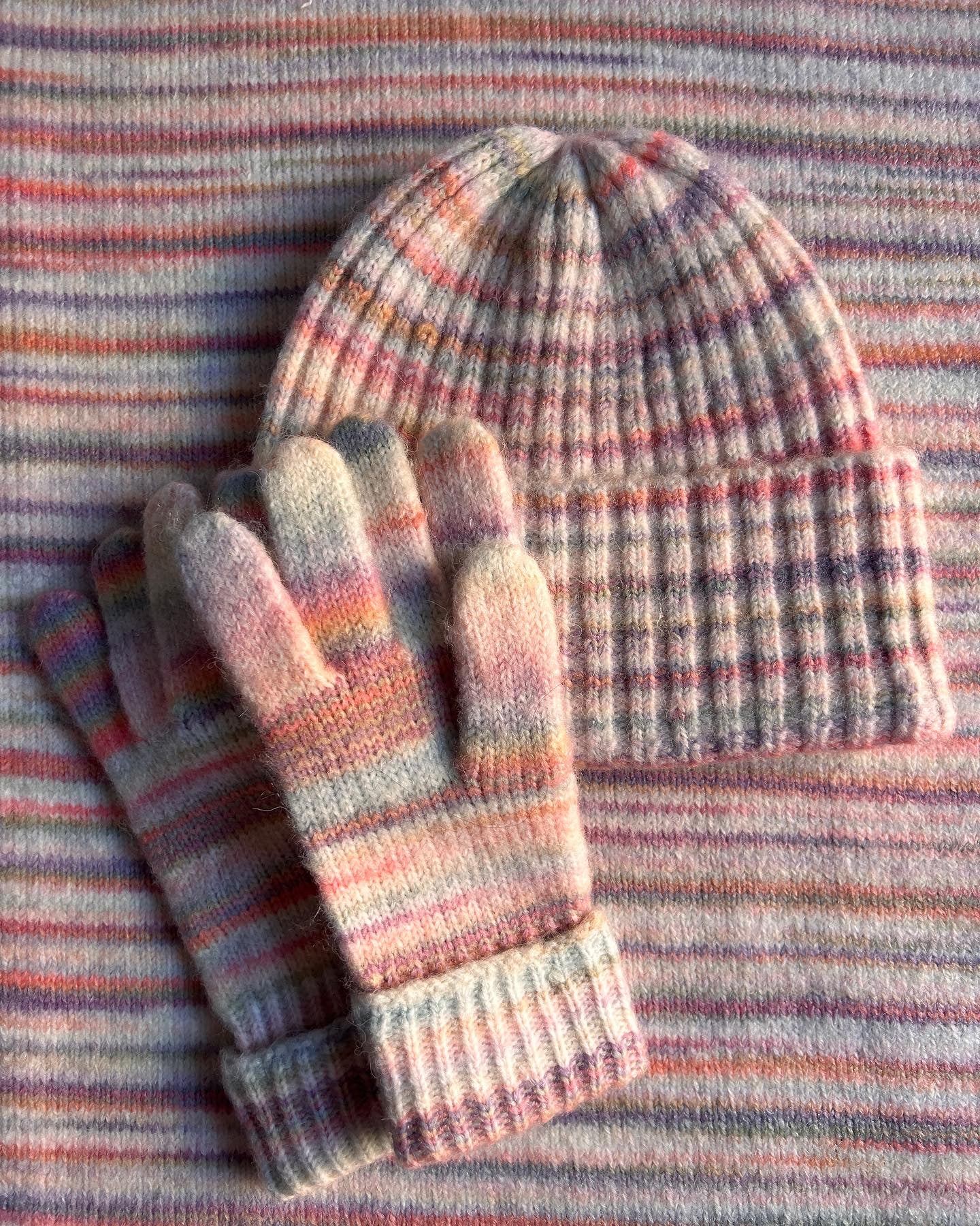 The Columbus Mittens-Pastel